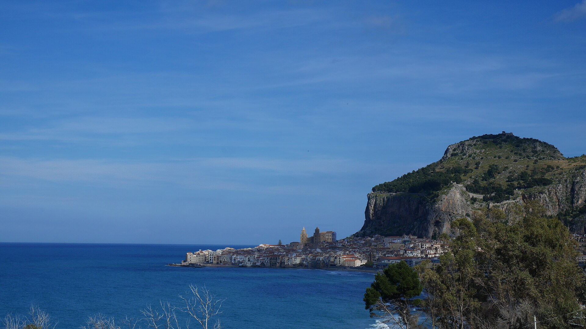 Cefalù老城、La Rocca与海岸全景