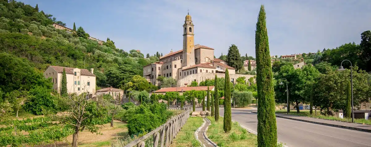Arquà Petrarca 石屋与坡道
