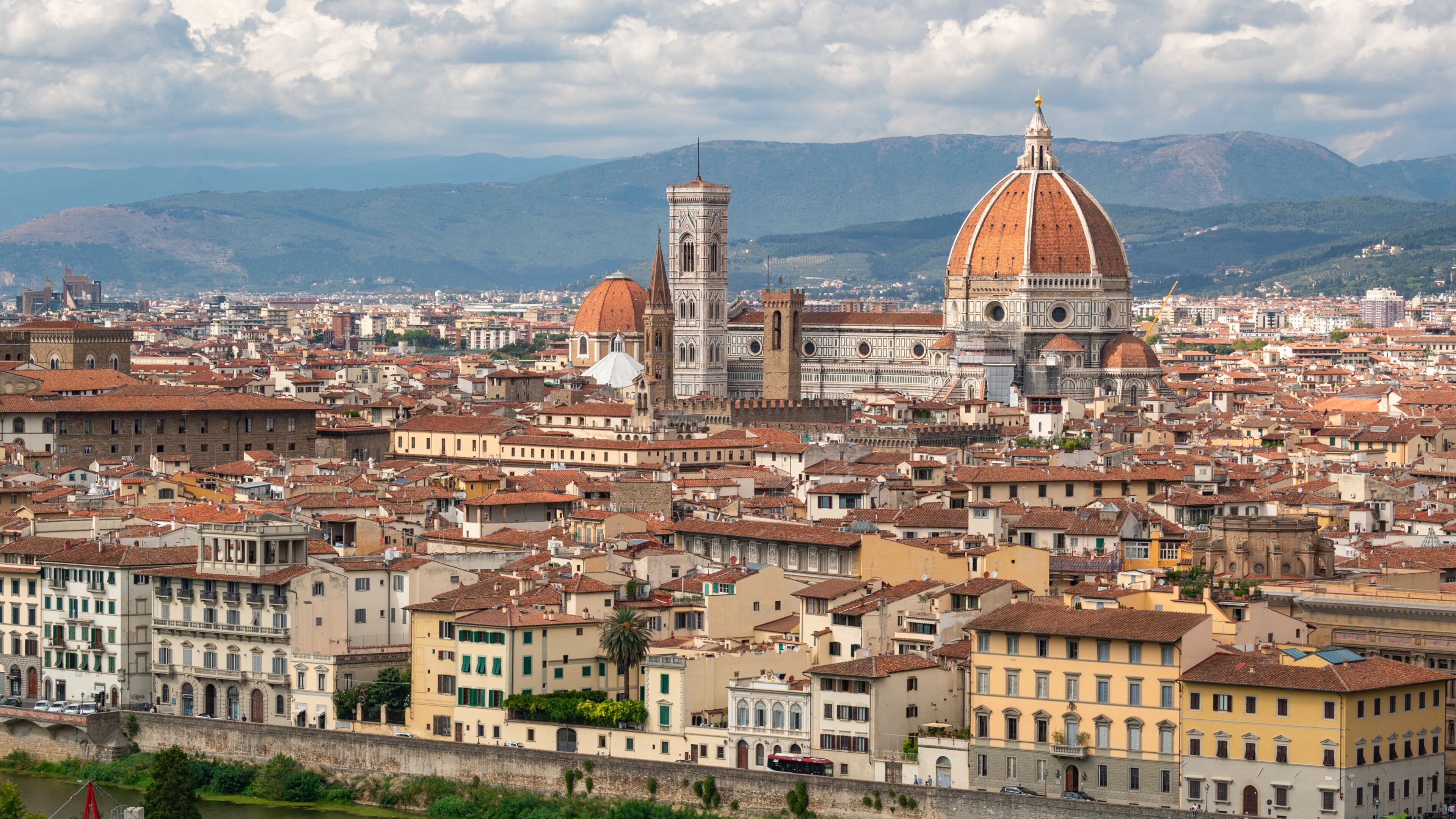 Florence 屋顶与大教堂